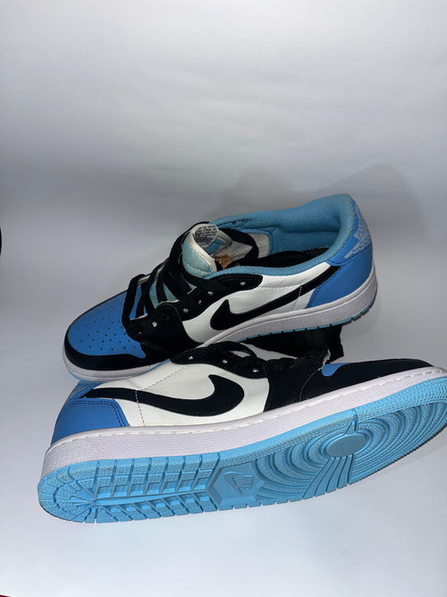 Low-Top Blue Nike Casual Sneakers