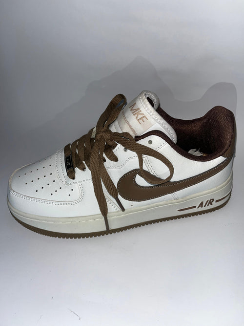 Low-Top White Nike Sneakers