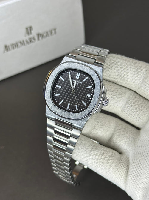 Patek Philippe Nautilus 5711/1A Automatic 40mm Black Dial